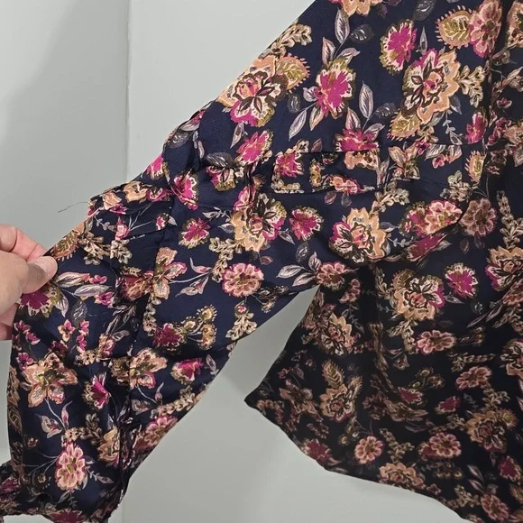 {1.STATE} Women's Floral Ruffle Split Neck Long-Sleeve Blouse - Size Small - Picture 12 of 13